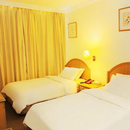 Borneo Hotel Kuching Esterno foto