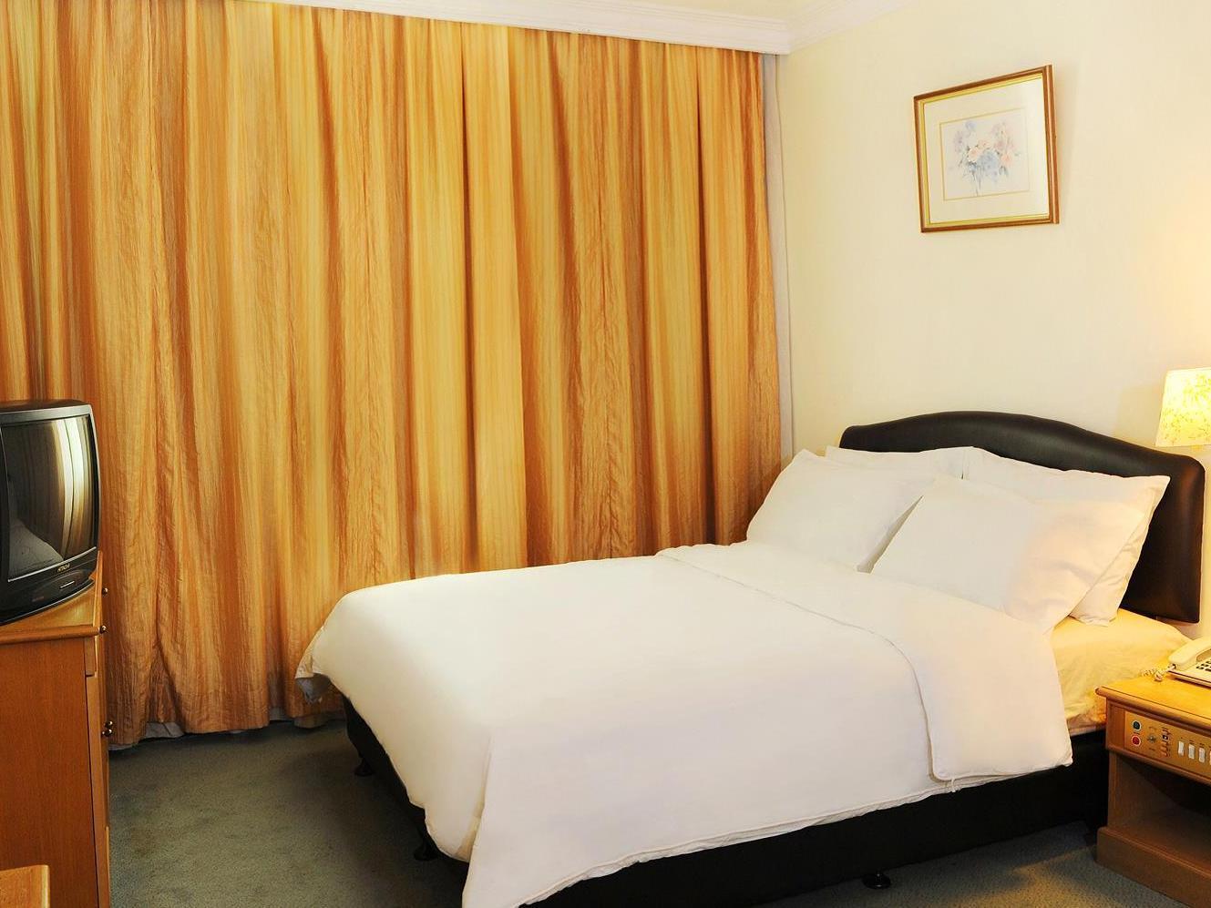 Borneo Hotel Kuching Esterno foto